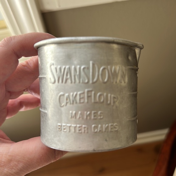 SwansDown Cake Flour vintage aluminum measuring tin, circa 1930s - Picture 2 of 11